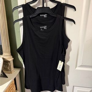 Terra & Sky Women's Essential Black Tank Top